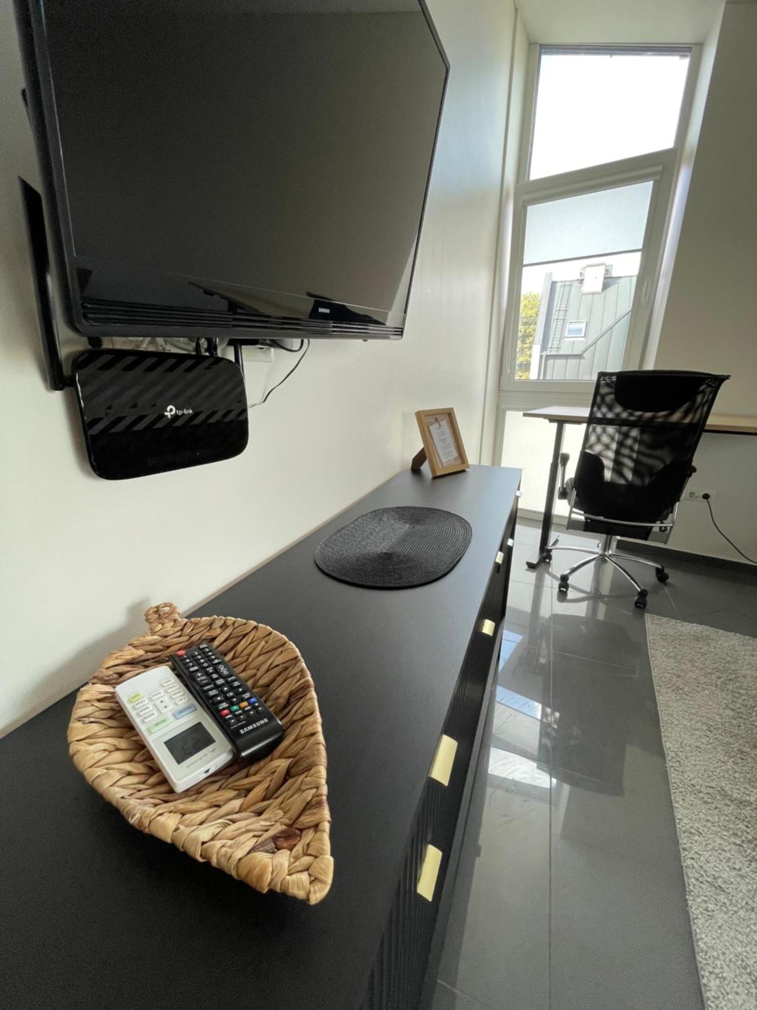 Apartment Krantine - Self Check In Kaunas Buitenkant foto